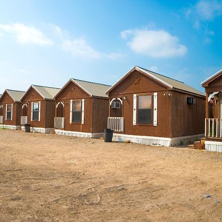 Grand Eagle Ford Lodge & Rv Park Tilden Екстер'єр фото