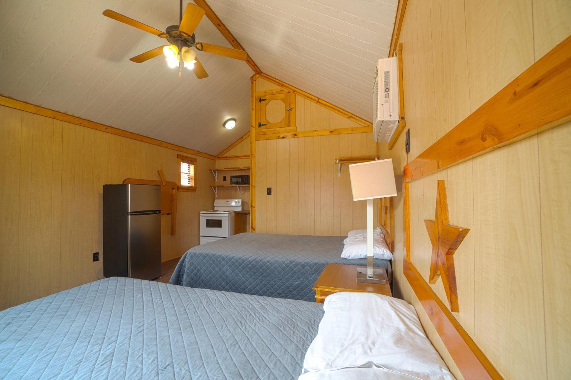 Grand Eagle Ford Lodge & Rv Park Tilden Екстер'єр фото